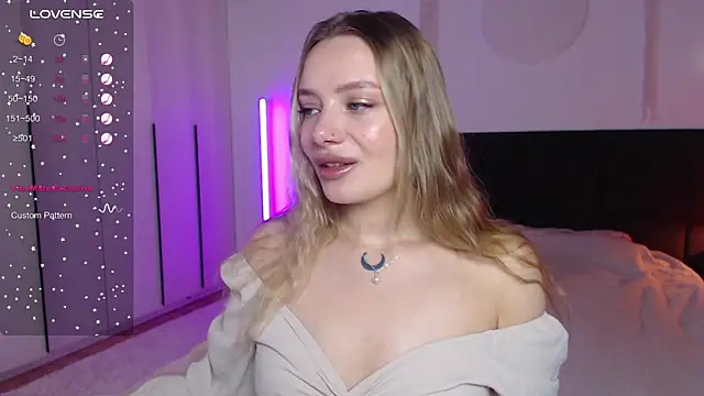 Snapshot of LunaticaBae chatting on 23, 2, 2025 LunaticaBae online show from 23, 2, 2025