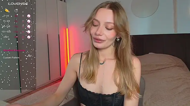 Snapshot of LunaticaBae chatting on 14, 10, 2025 LunaticaBae online show from 14, 10, 2025