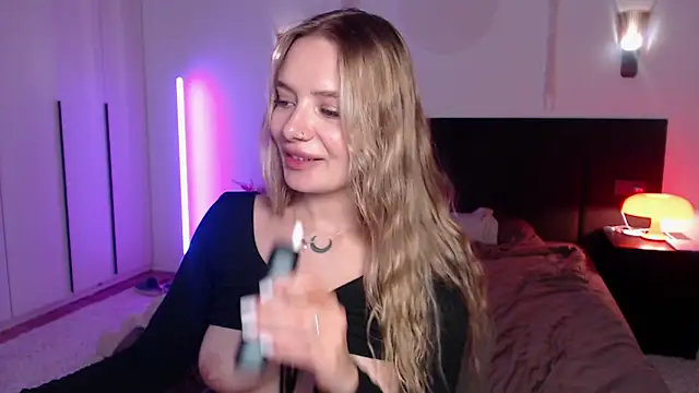 Snapshot of LunaticaBae chatting on 22, 2, 2025 LunaticaBae online show from 22, 2, 2025