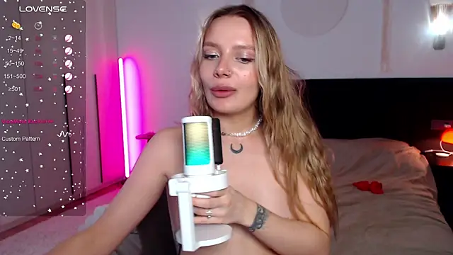 Snapshot of LunaticaBae chatting on 15, 3, 2025 LunaticaBae online show from 15, 3, 2025