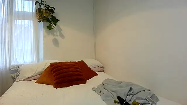 Edenfox- online show from 4, 12, 2025