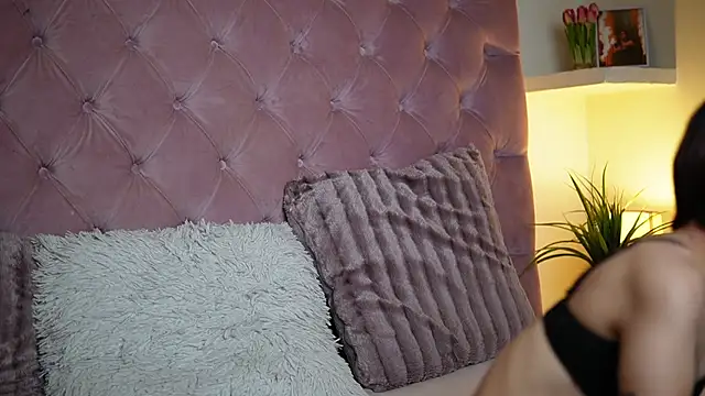 Snapshot of MaiaMini chatting on 25, 10, 2025 MaiaMini online show from 25, 10, 2025