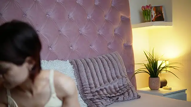 Snapshot of MaiaMini chatting on 13, 11, 2025 MaiaMini online show from 13, 11, 2025