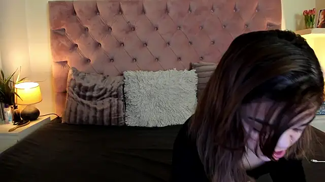 Snapshot of MaiaMini chatting on 6, 3, 2025 MaiaMini online show from 6, 3, 2025