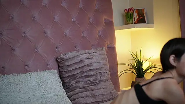 Snapshot of MaiaMini chatting on 6, 10, 2025 MaiaMini online show from 6, 10, 2025