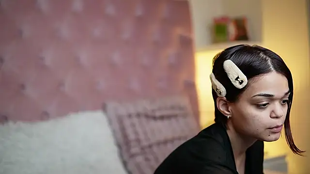 Snapshot of MaiaMini chatting on 7, 11, 2025 MaiaMini online show from 7, 11, 2025