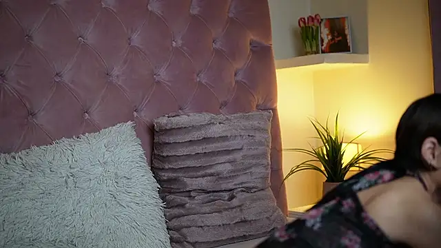 Snapshot of MaiaMini chatting on 10, 10, 2025 MaiaMini online show from 10, 10, 2025