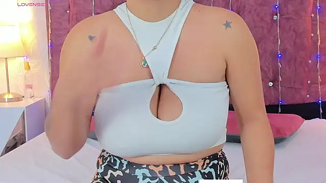 ValentinaGuerra online show from 15, 1, 2026