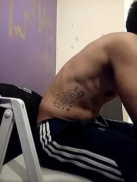 Snapshot of LeonRoots chatting on 29, 10, 2025 LeonRoots online show from 29, 10, 2025