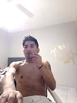 Snapshot of LeonRoots chatting on 22, 10, 2025 LeonRoots online show from 22, 10, 2025