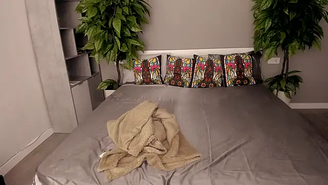 PaigePrado online show from 14, 11, 2025