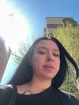 AlishaPrettyBlade online show from 10, 5, 2026