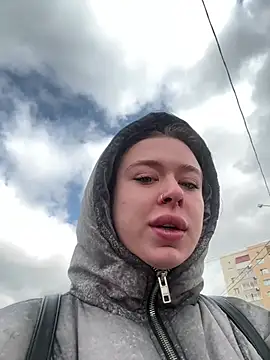 AlishaPrettyBlade online show from 6, 4, 2026