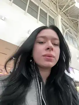 AlishaPrettyBlade online show from 5, 3, 2026