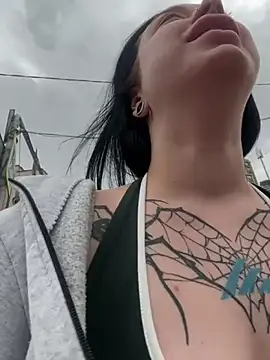 AlishaPrettyBlade online show from 27, 4, 2026