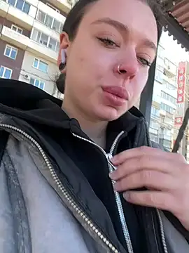 AlishaPrettyBlade online show from 7, 4, 2026