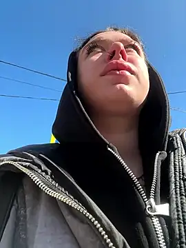 AlishaPrettyBlade online show from 1, 4, 2026