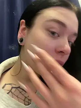 AlishaPrettyBlade online show from 4, 3, 2025