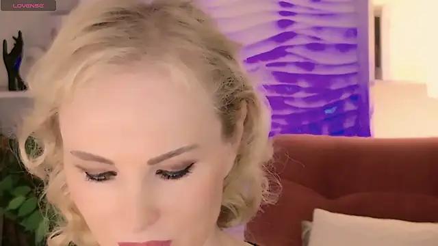 Snapshot of Sandra_Kind chatting on 7, 6, 2026 Sandra Kind online show from 7, 6, 2026