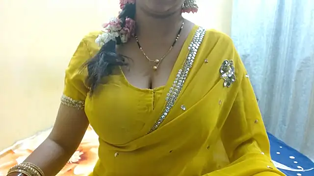 Snapshot of its_siya chatting on 10, 10, 2025 its siya online show from 10, 10, 2025