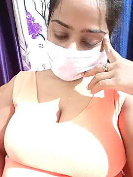 COZY ROZI online show from 10, 9, 2025