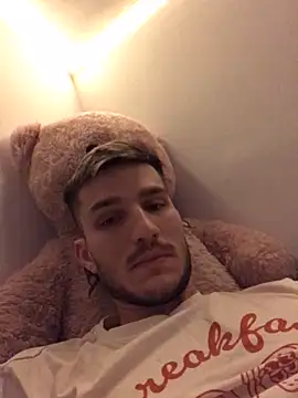 Snapshot of yoyoboy988 chatting on 17, 2, 2025 yoyoboy988 online show from 17, 2, 2025