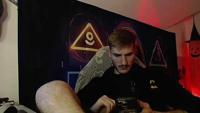 Snapshot of yoyoboy988 chatting on 18, 11, 2025 yoyoboy988 online show from 18, 11, 2025