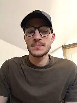 Snapshot of yoyoboy988 chatting on 8, 3, 2025 yoyoboy988 online show from 8, 3, 2025