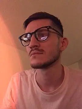 Snapshot of yoyoboy988 chatting on 18, 2, 2025 yoyoboy988 online show from 18, 2, 2025