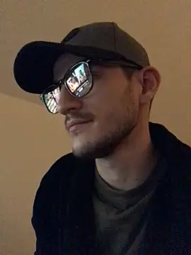 Snapshot of yoyoboy988 chatting on 11, 3, 2025 yoyoboy988 online show from 11, 3, 2025