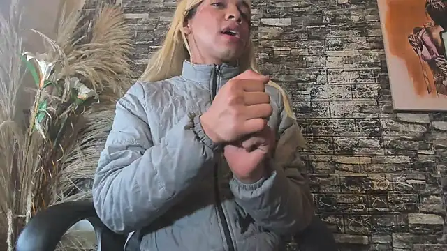 Danny Luxx online show from 6, 11, 2025