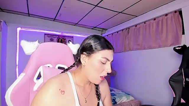 Cristal Smith20 online show from 18, 4, 2026