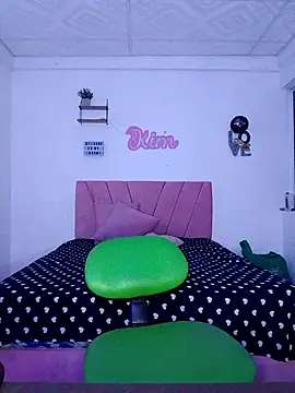 victoria roussee online show from 5, 12, 2025