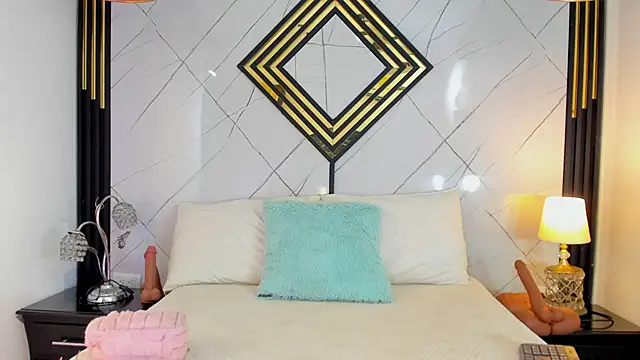 Snapshot of EmilyDiaaz chatting on 28, 10, 2025 EmilyDiaaz online show from 28, 10, 2025