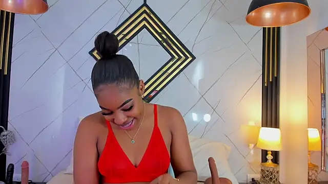 Snapshot of EmilyDiaaz chatting on 18, 11, 2025 EmilyDiaaz online show from 18, 11, 2025