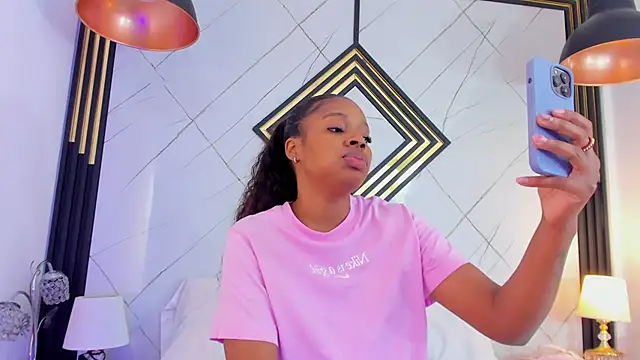 Snapshot of EmilyDiaaz chatting on 11, 9, 2025 EmilyDiaaz online show from 11, 9, 2025