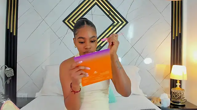 Snapshot of EmilyDiaaz chatting on 9, 10, 2025 EmilyDiaaz online show from 9, 10, 2025