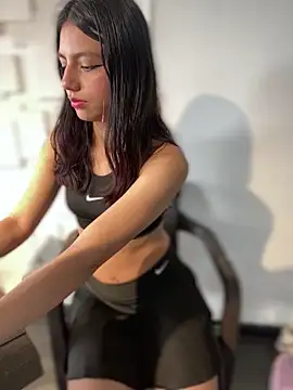 Emily-teen online show from 18, 3, 2025