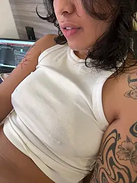 Snapshot of Alice_surprise chatting on 7, 7, 2026 Alice surprise online show from 7, 7, 2026
