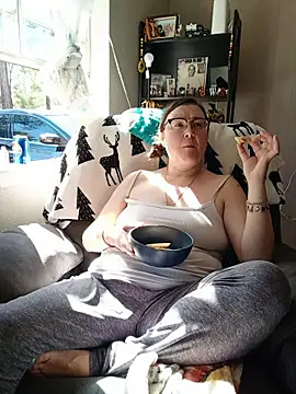 HTXBELLE online show from 31, 10, 2025