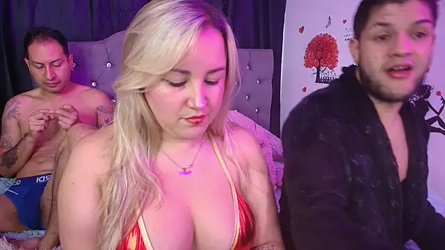 Snapshot of electra_queen1 chatting on 11, 4, 2026 electra queen1 online show from 11, 4, 2026