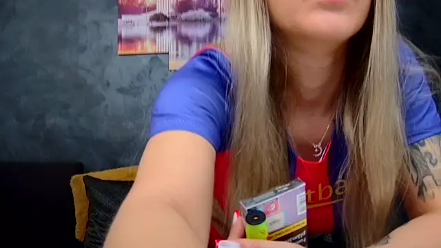 Snapshot of jake_and_melinda chatting on 5, 3, 2025 jake and melinda online show from 5, 3, 2025