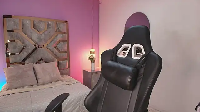 Zamira Taylor online show from 20, 10, 2025