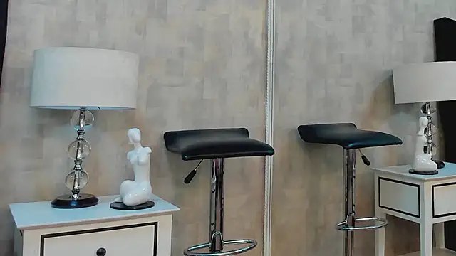 NahomyCarther online show from 10, 4, 2026