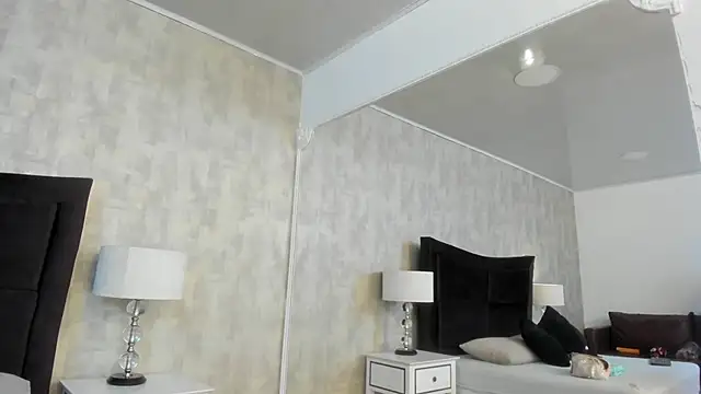 NahomyCarther online show from 10, 10, 2025