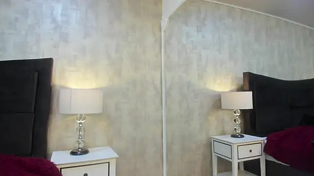 NahomyCarther online show from 12, 10, 2025