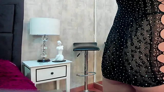 NahomyCarther online show from 2, 4, 2026