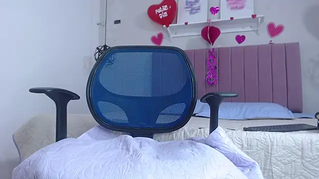 Snapshot of caitlyn-rooes- chatting on 19, 2, 2025 caitlyn-rooes- online show from 19, 2, 2025