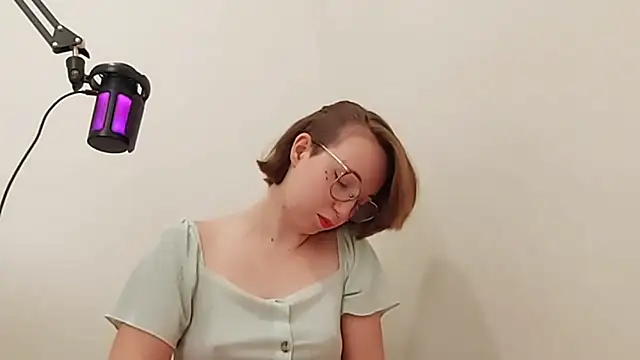 Elise Nyx online show from 6, 10, 2025