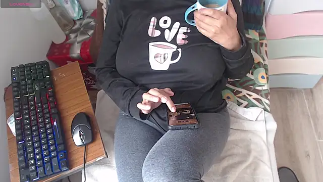 Sexyqueen mature  online show from 15, 4, 2026